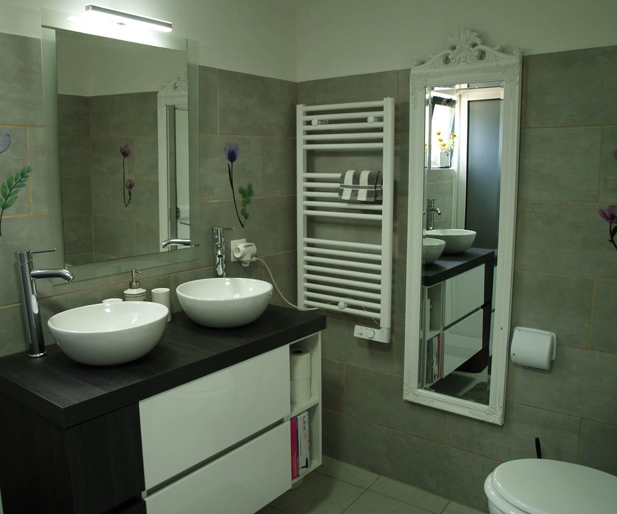 Sale de douche et WC