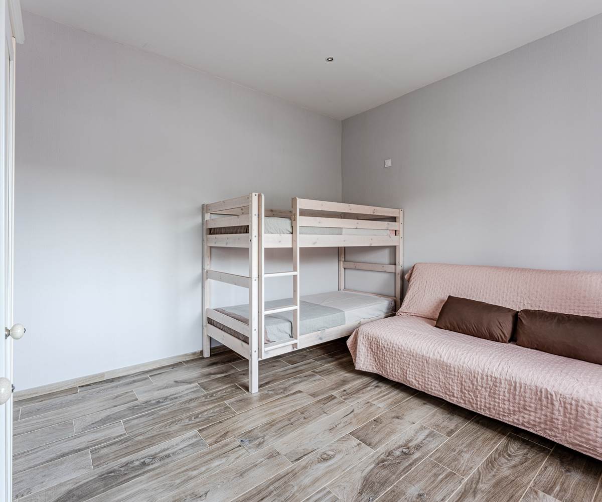 Canapé lit 140x200 gîte 1 climatisée