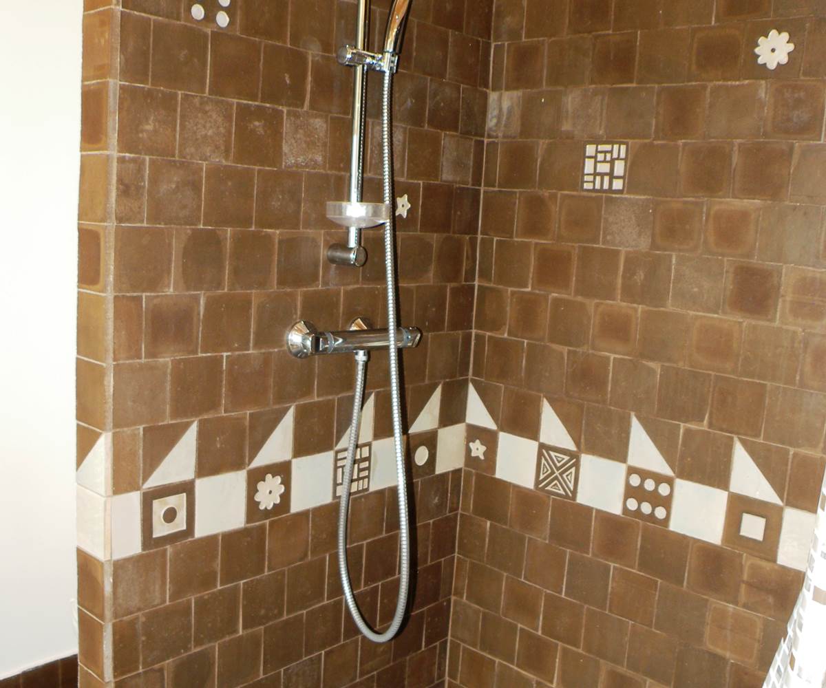 Salle d'eau avec chambre