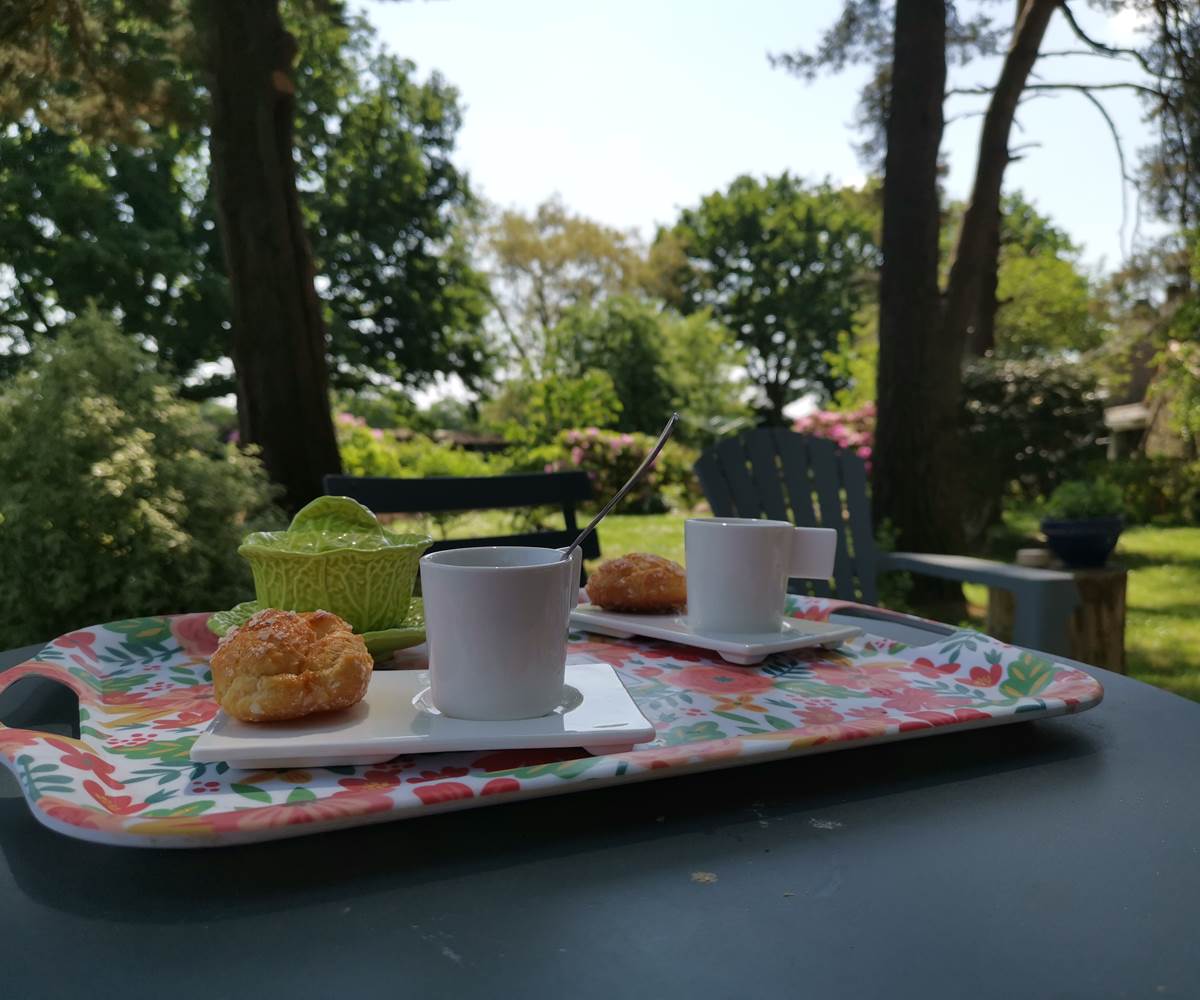 Gourmandise, terrasse privée chambre Gingko, moulin de La Retardière, Orvault, Nantes