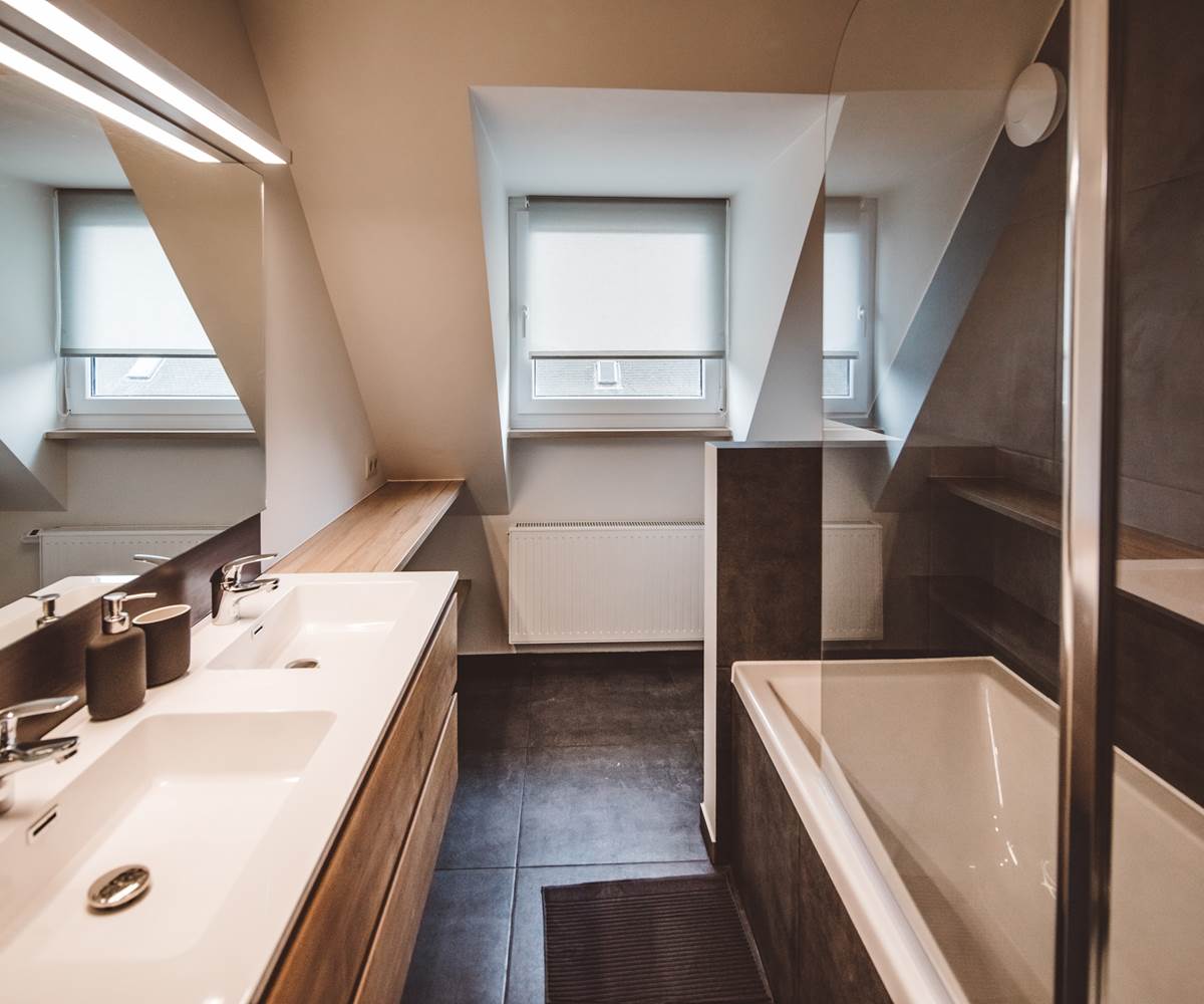 303 CHAMBRE DELUXE SALLE DE BAIN