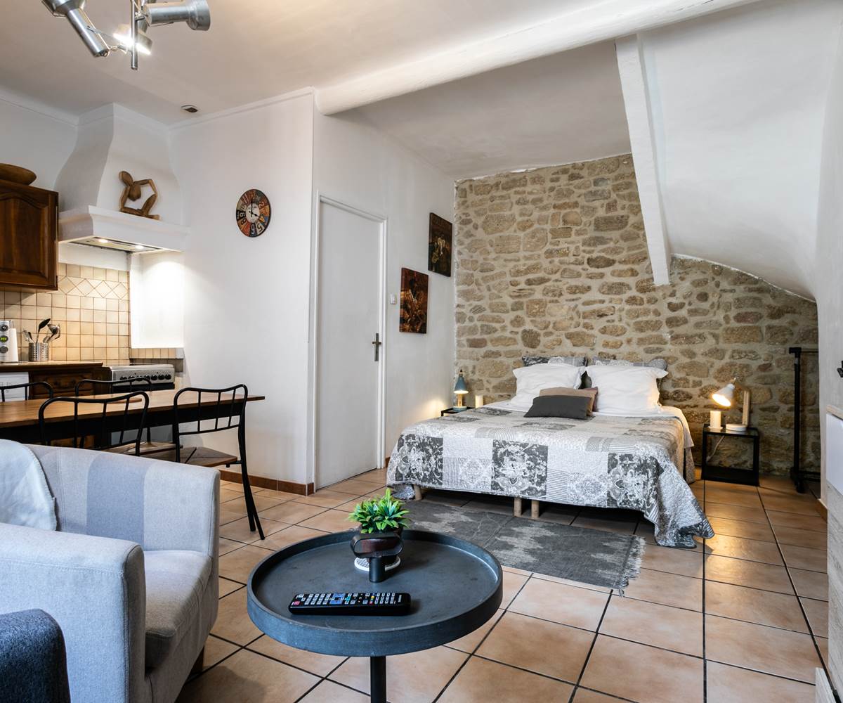 Séjour et couchage du studio du 1er étage