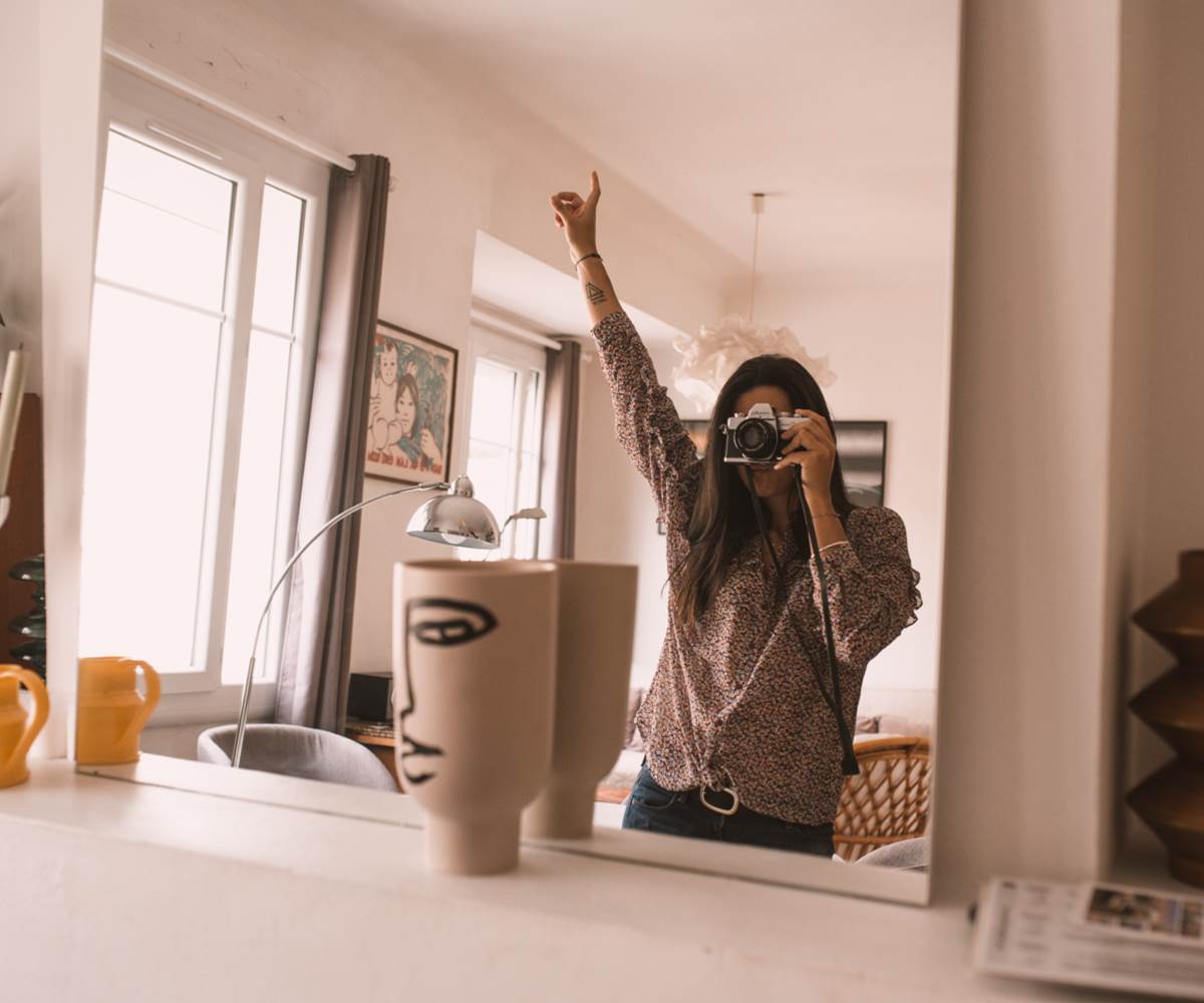 why not a selfie with a vintage camera,