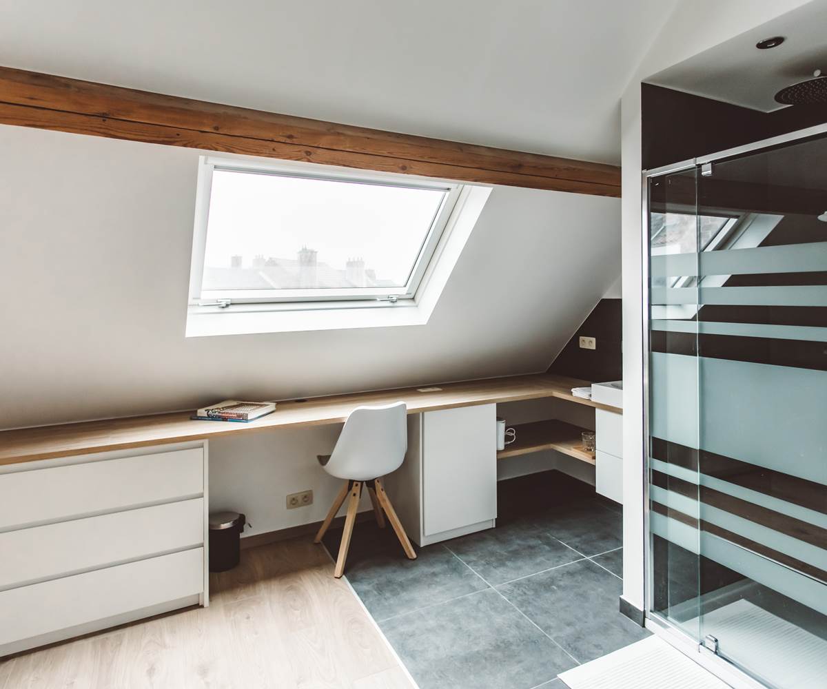 301 CHAMBRE SUPERIEU BUREAU