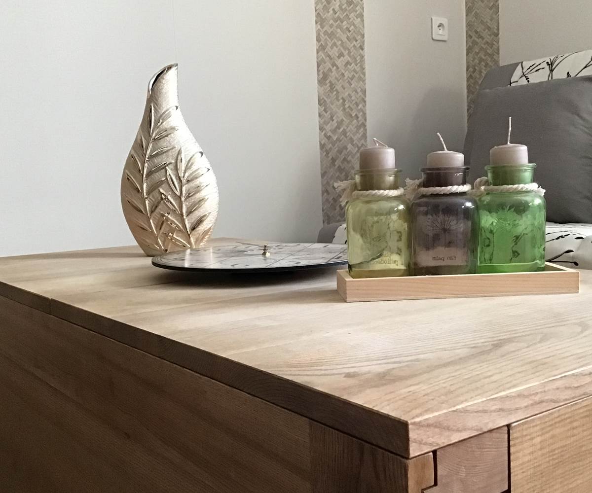 Table en pin brut du salon
