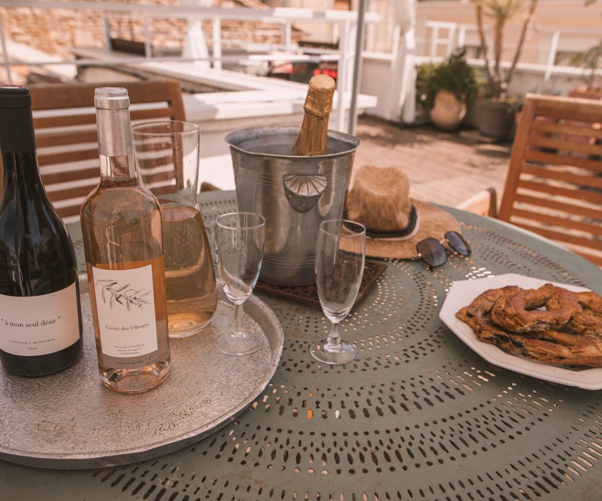 ready for a snack & organic wine