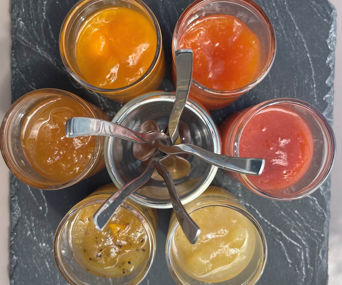 Confitures maison : goyavier, ananas, chouchou, mangue, papaye, kiwi ...  Nos fruits de saison dès le petit-déjeuner  !