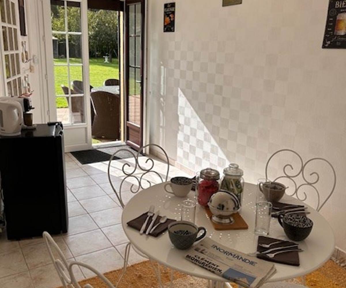 Espace privatif d'acceuil donnant accès aux chambres