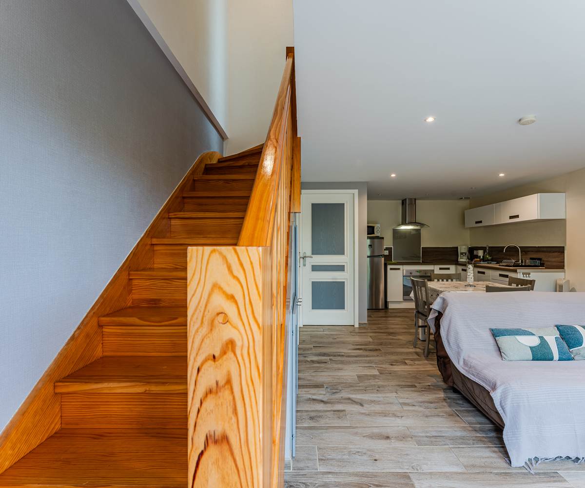 Escalier chambres gîte 2