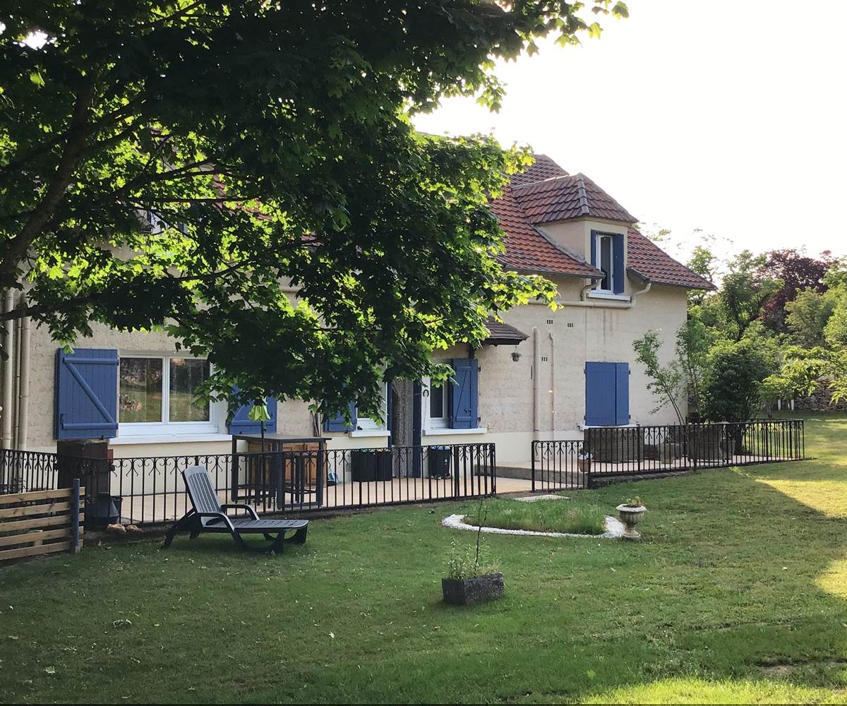 le parc coté potager ,poules ,la maison des tortues