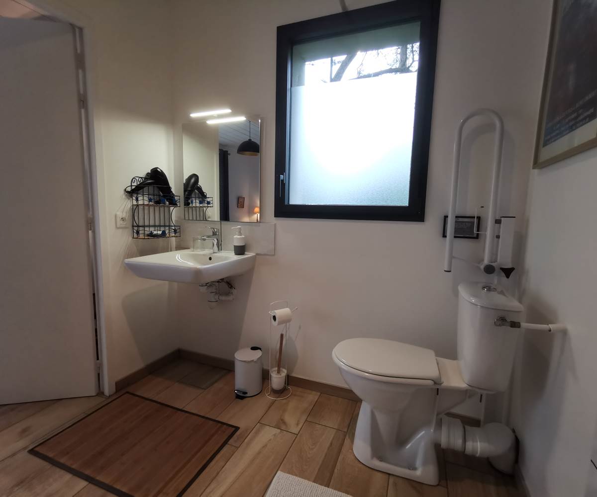 salle d'eau PMR, chambre Gingko, moulin de La Retardière