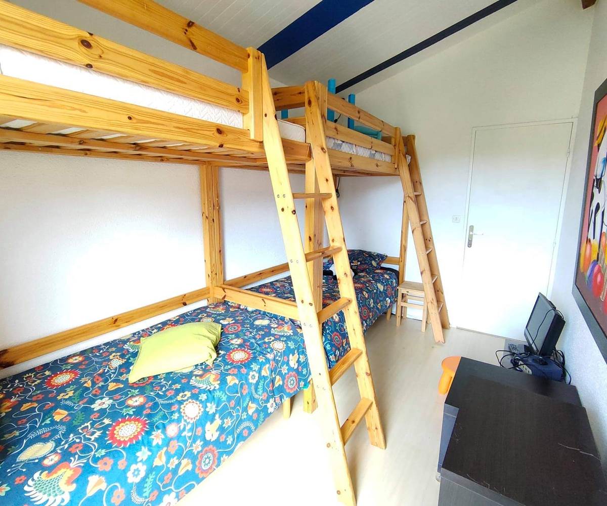 Chambre 4 lits simples
