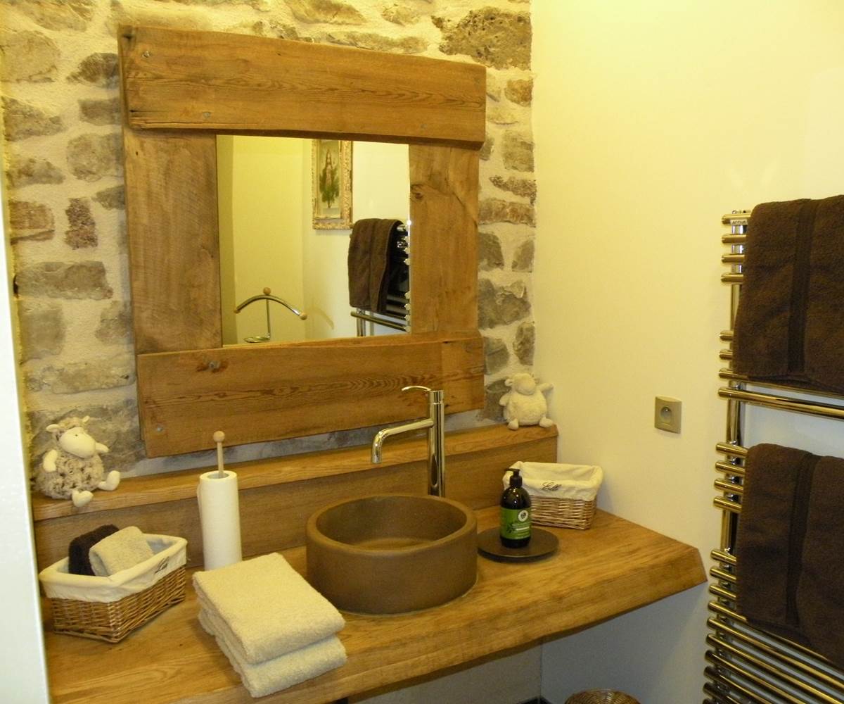 Salle d'eau avec chambre