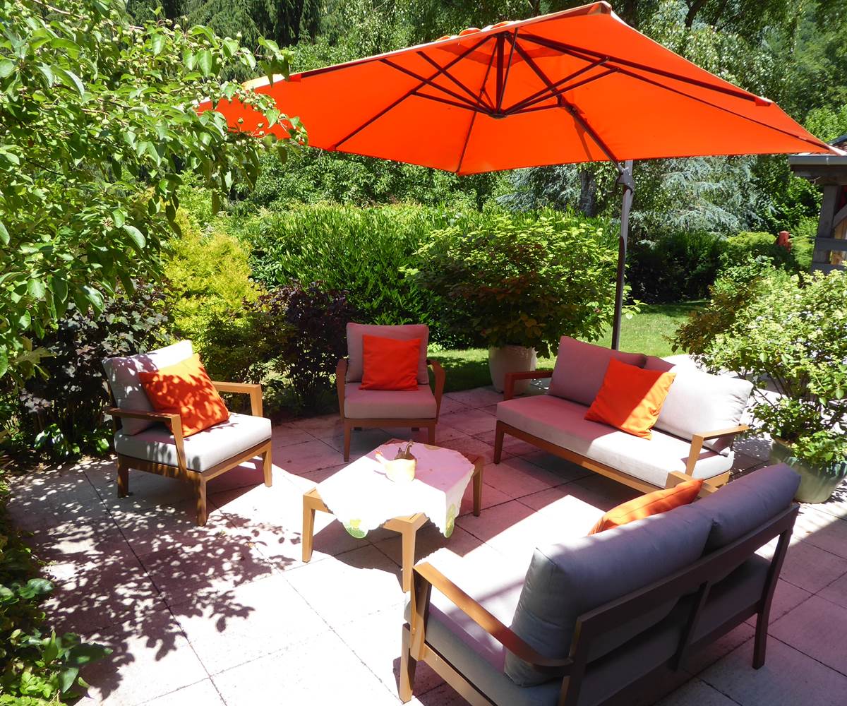 Terrasse du gîte le Châtaignier à Freland