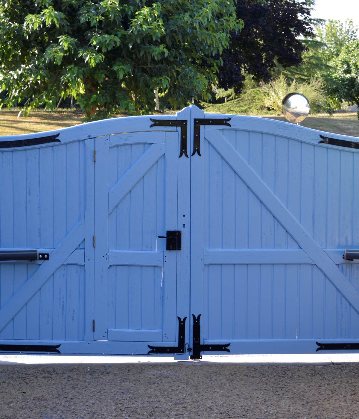 Nouvelle peinture sur portail d'entrée-photo-news