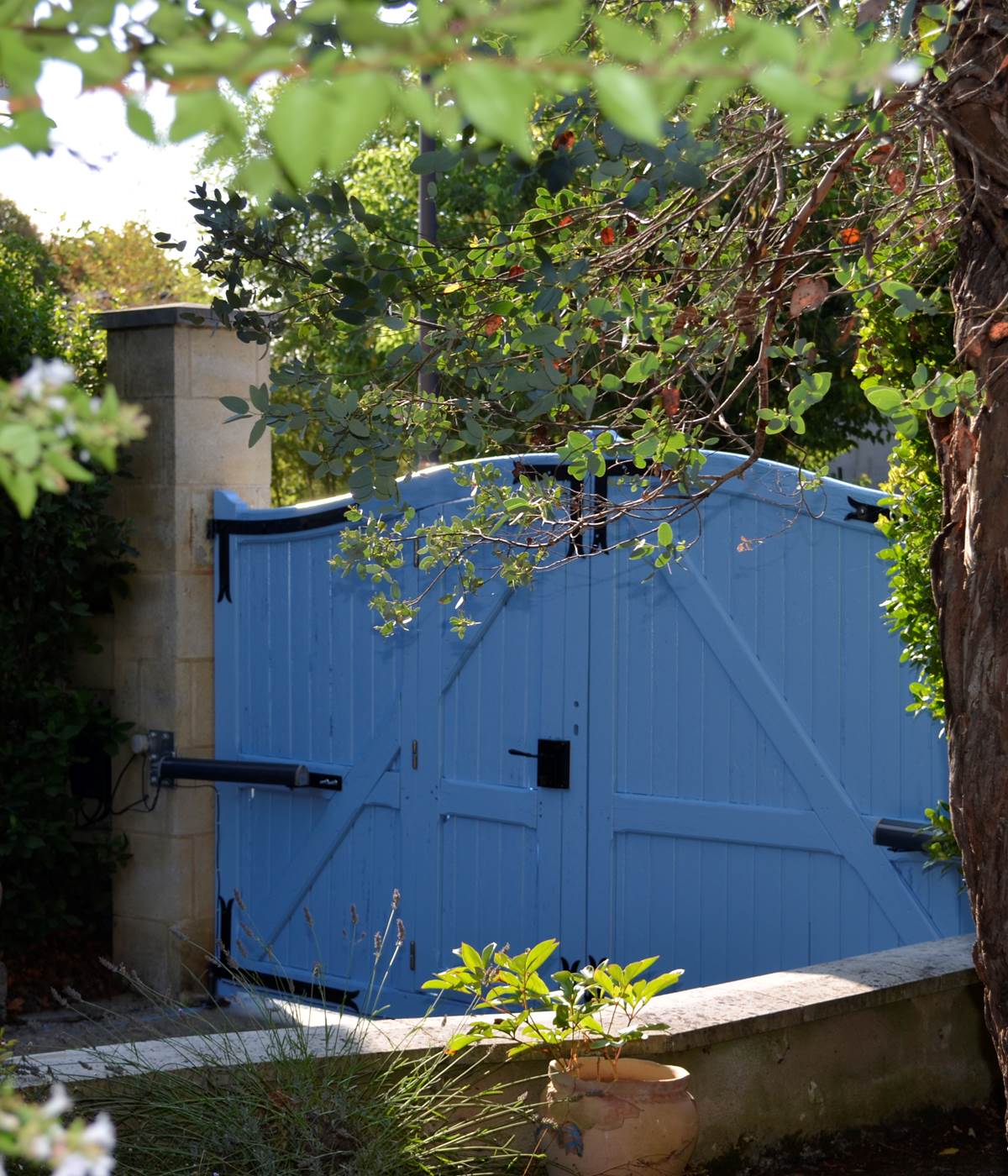 Nouvelle peinture sur portail d'entrée-photo-news