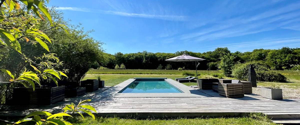 La Piscine Chauffée face au champ