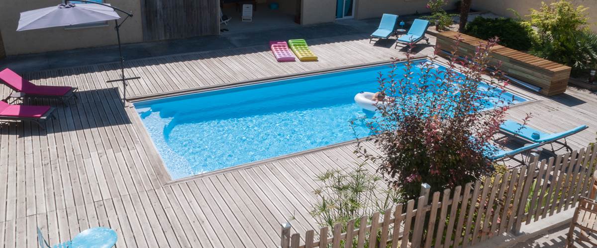 Piscine, transats-carousel