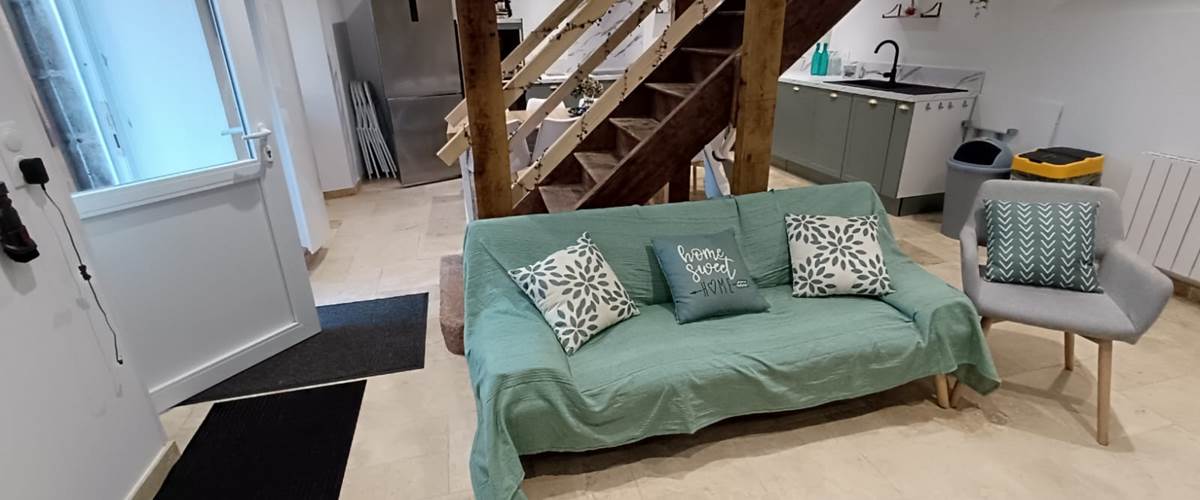 salon autre vue gite creuse faux la montagne-carousel