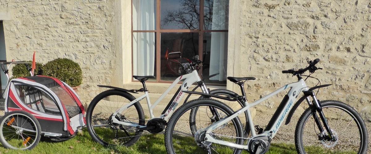 Vélos électriques les gites de fred en Dordogne à disposition des clients