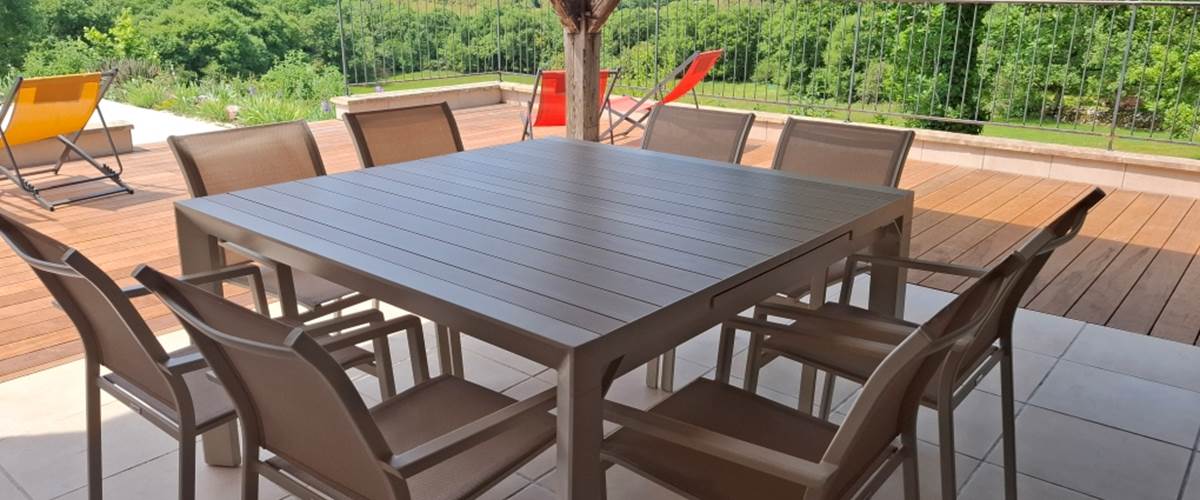 Gite du Causse Loubressac Terrasse couverte-carousel