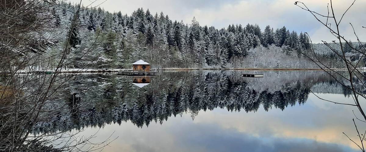 pavillon étang d'Arfeuille sous la neige, Gîte Charmilles, Royère de Vassivière