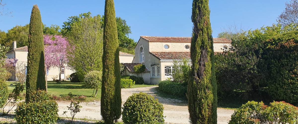 Domaine près de Jonzac-carousel