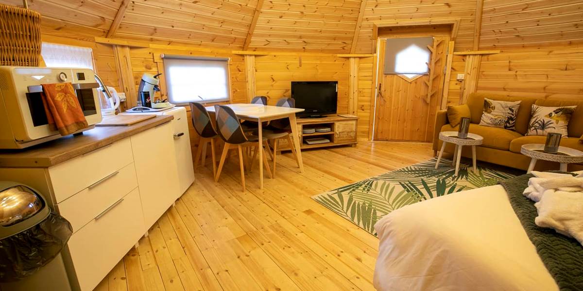 Logement insolite Sancerre, Chambres d'hôtes piscine  Chambres d'hôtes Sancerre