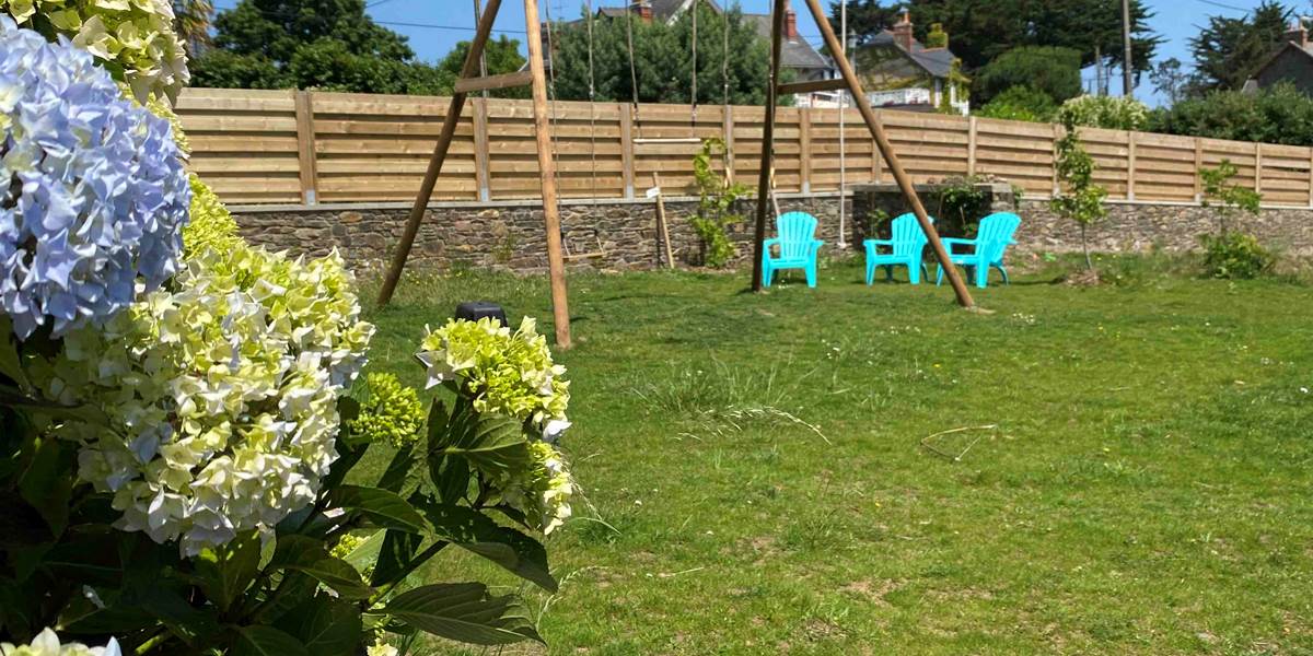 La Korrigane_Binic Etables sur mer_ Chambre d'hote_Jardin balancoire