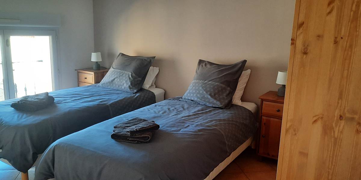 Chambre avec 2 lits simples