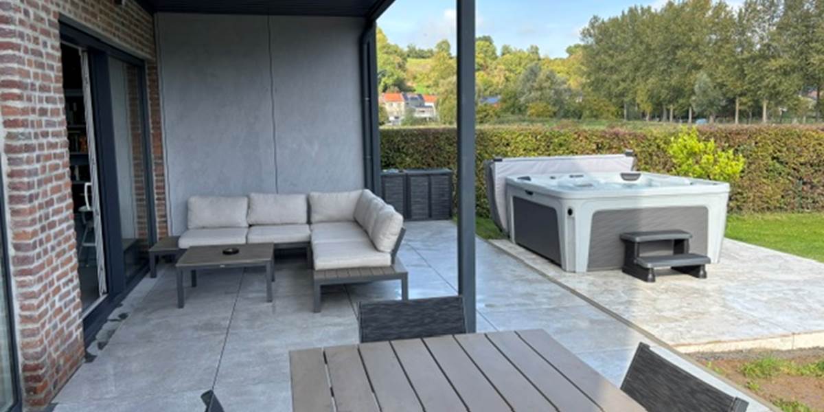 Terrasse + jacuzzy