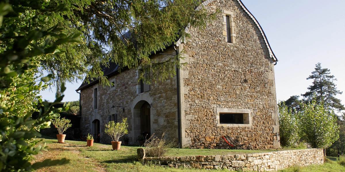Entrée privative du gîte "Côté Donjon" Domaine le Broual, gîtes de charme dans le Lot