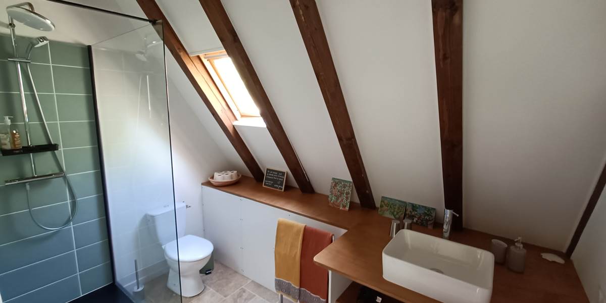 Salle d'eau chambre d'hôte familiale 2 à 4 personnes vallée du Célé