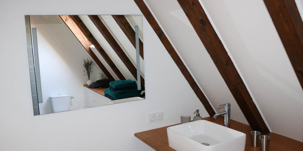 Salle d'eau chambre d'hôtes 2 à 4 personnes grand gite vallée du Célé
