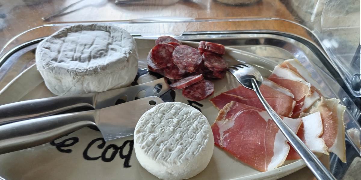 À la découverte du terroir dès le petit-déjeuner à Le Coq du Nord-Mailhac