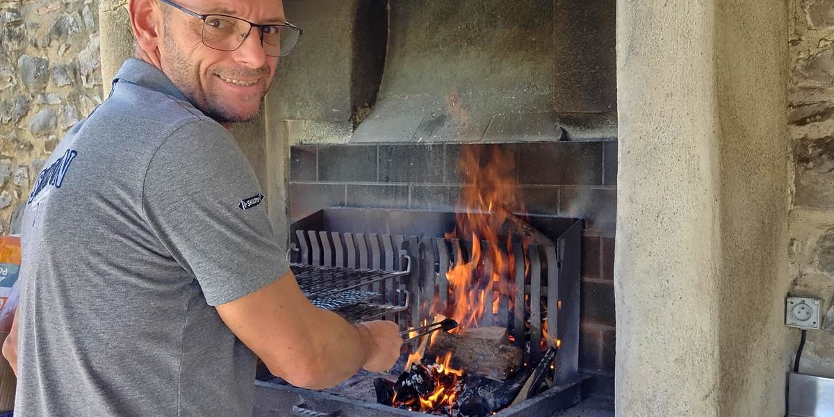 En table d'hôtes au beau temps c'est barbecue, Braséro Plancha ou Plancha...
