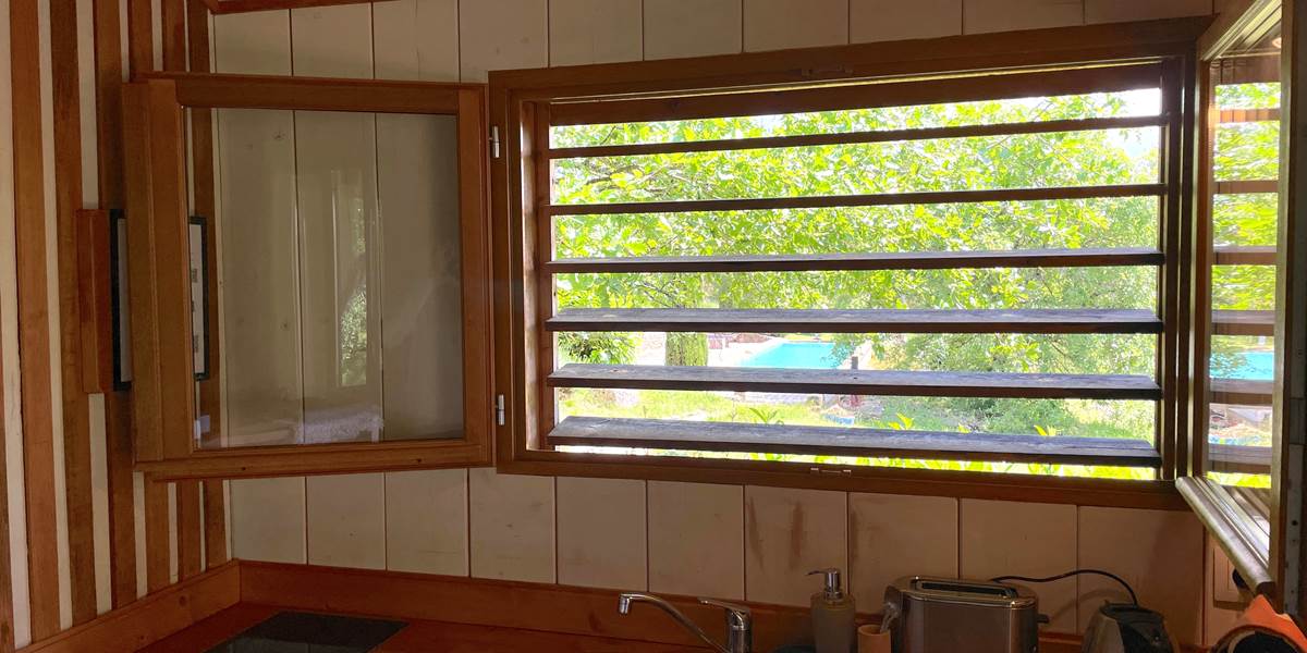 Cuisine & Vue sur Piscine - Cabane EPICEA