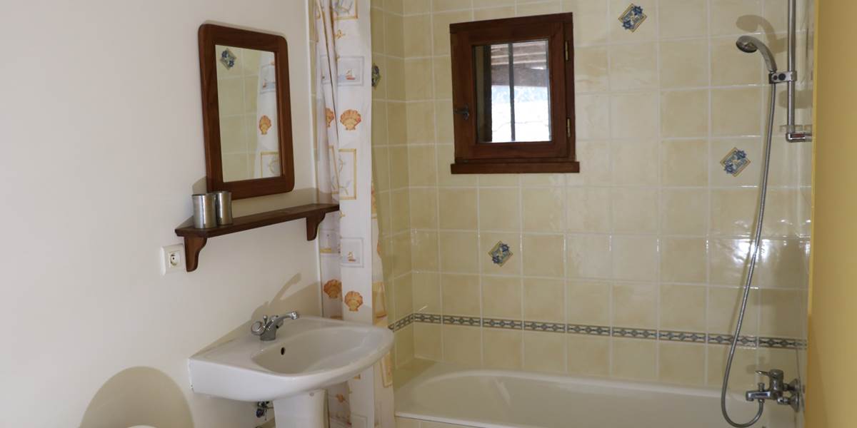 Salle de bain chambre grand gite proche Figeac