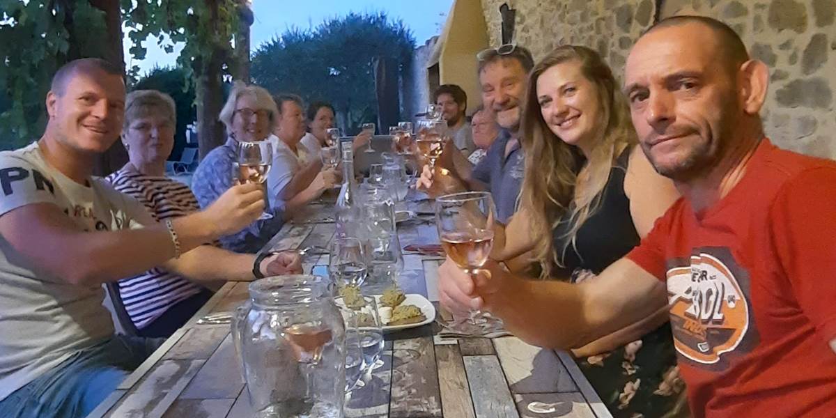 Table d'hôtes accord mets et vin en présence d'un vigneron 🍷