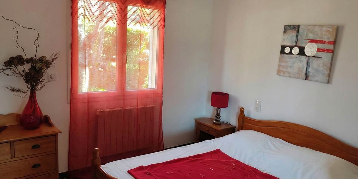 ombrebleuedufiguier-gîte-cerisiers-chambre parentale 1