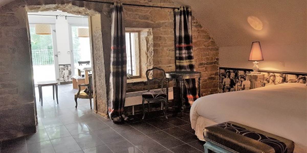 Vue depuis la chambre située dans une ancienne cave voûtée