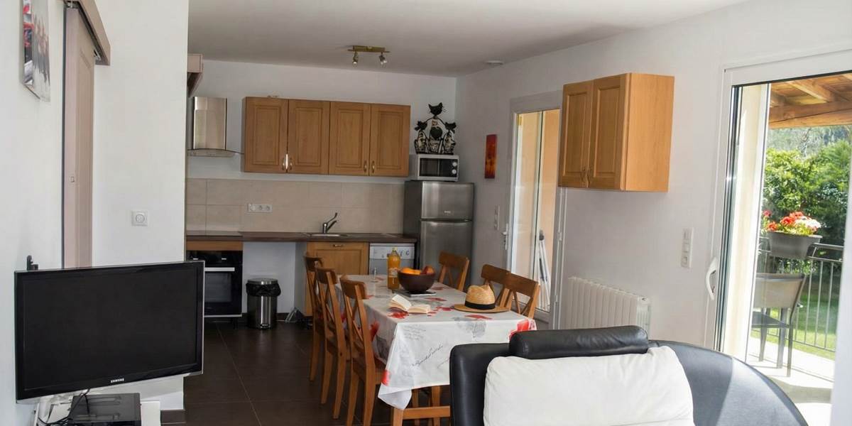 ombrebleuedufiguier-gîte-cerisiers-séjour