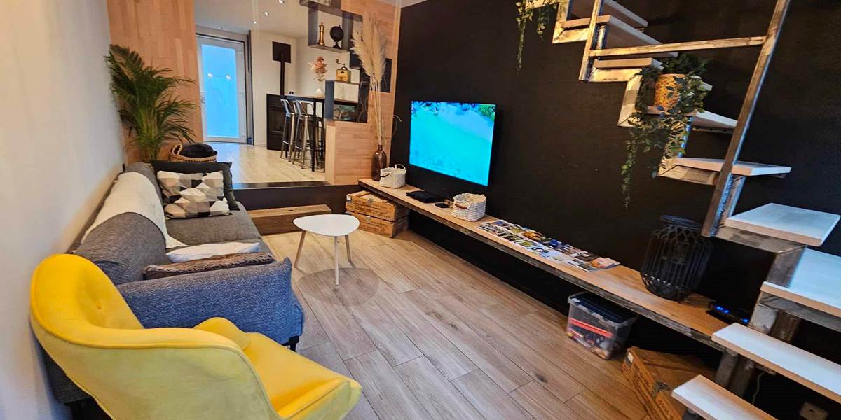 L'ESCAPADE-DE-SAINT-HUBERT-Salon-TV