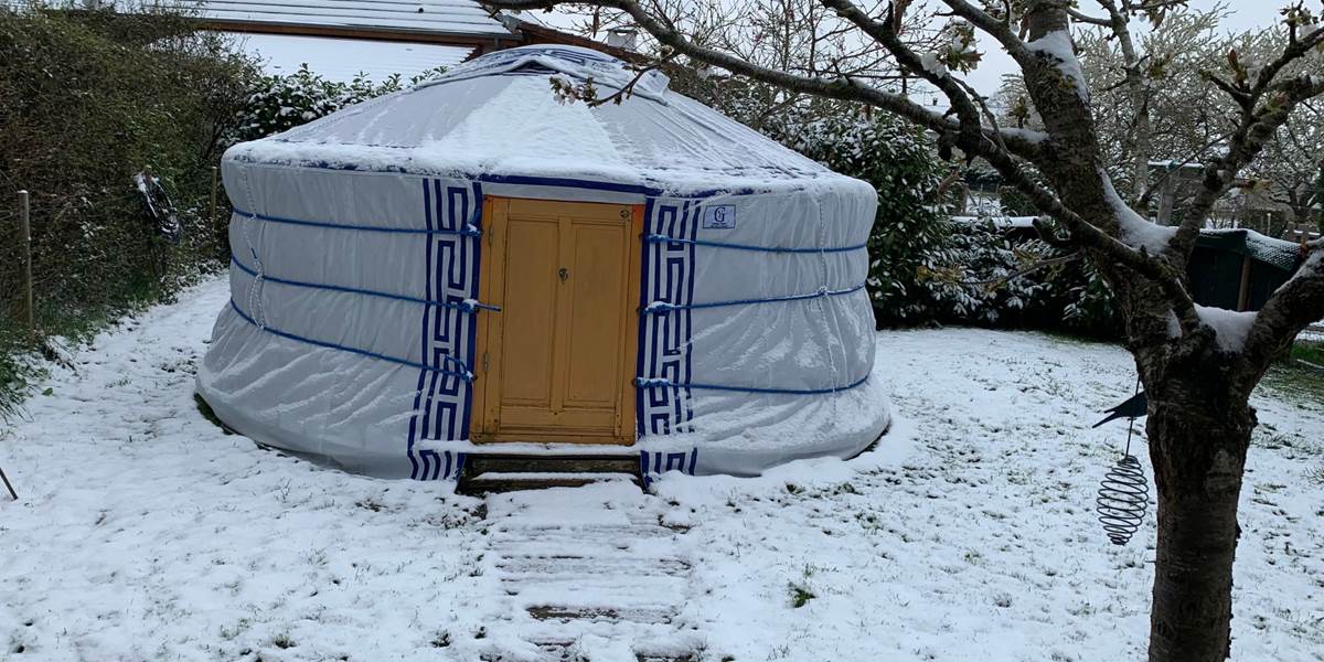 La yourte sous la neige.