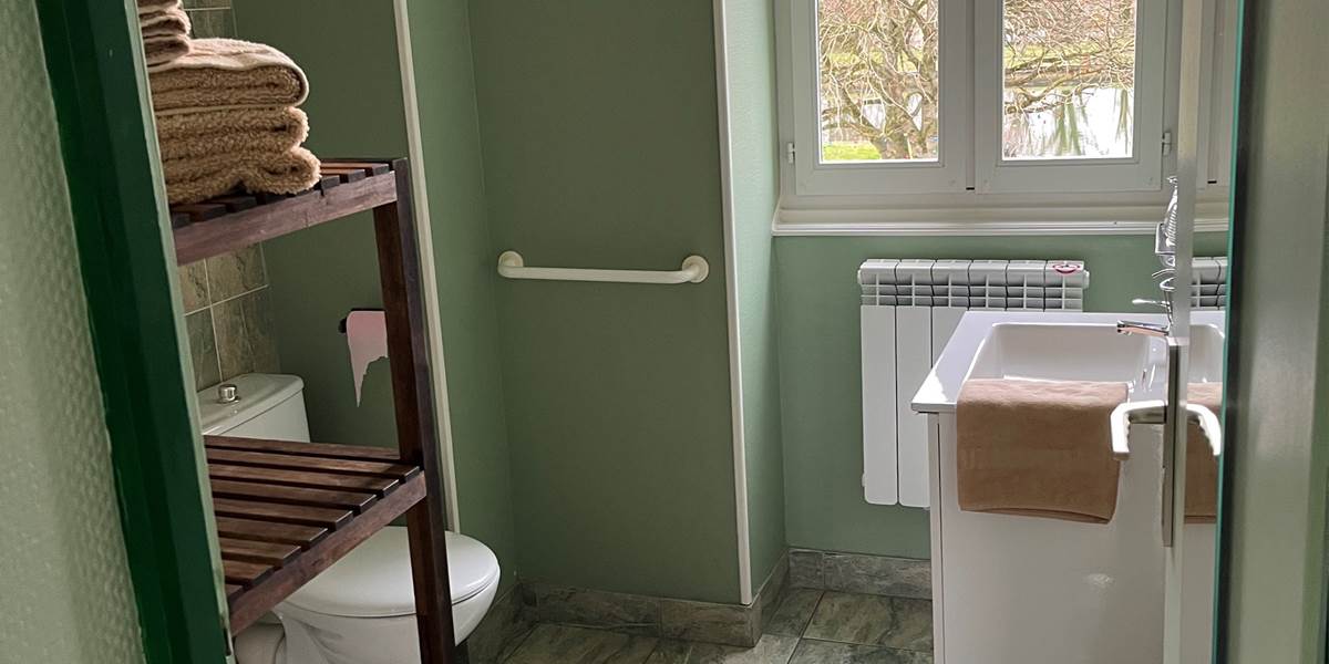 Salle de Bain / Vue sur le Port - Bathroom / Marina View