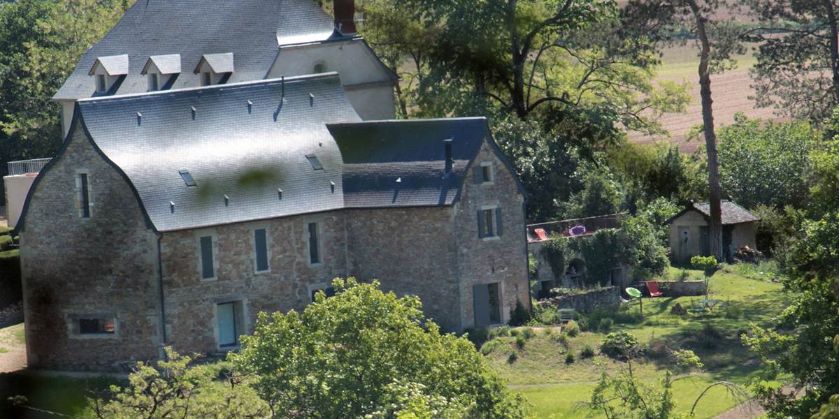 l'ensemble bâti du domaine Le Broual, gîtes et chambres d'hôtes de caractère dans le Lot