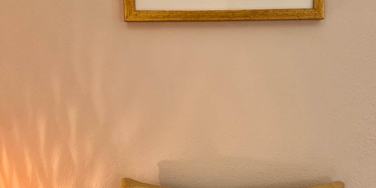 CHAMBRE JAUNE 1ER E´TAGE de´tail commode MF