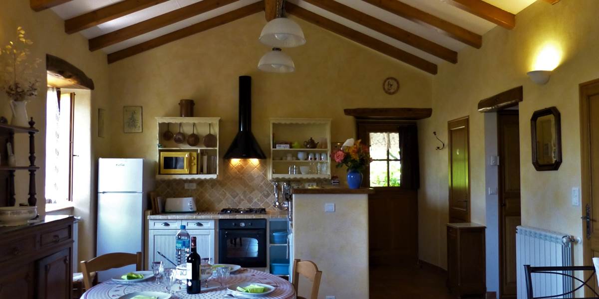 coin repas et cuisine ouverte