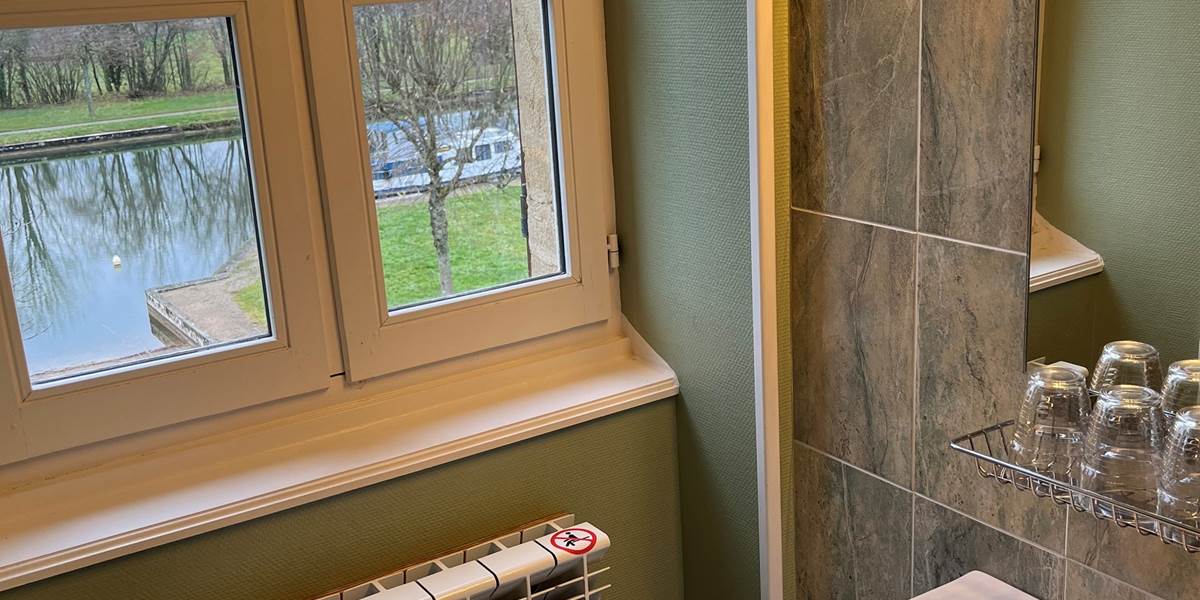 Salle de Bain / Port de Plaisance - Bathroom / Marina