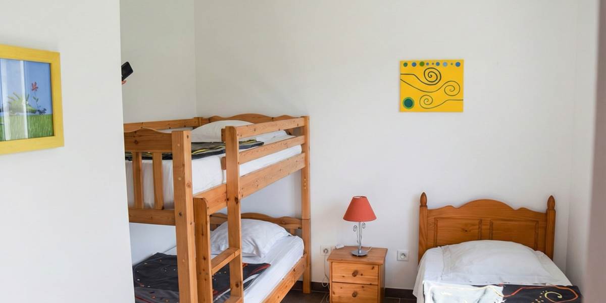 ombrebleuedufiguier-gîte-tournesols-chambre-enfants - Grande